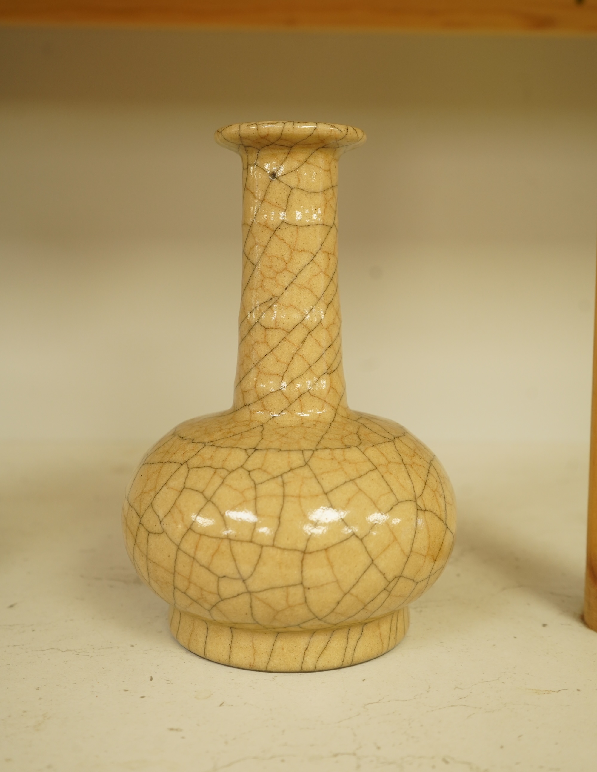 A Chinese crackle glaze vase, 19cm high